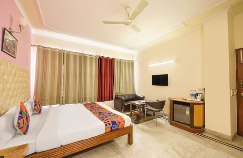 Old Gurgaon Hotel | Fabhotel Gracious Inn