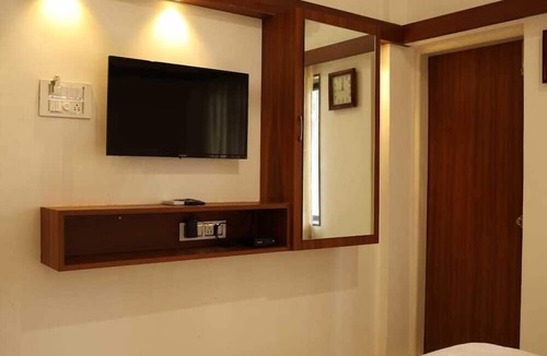 Wai Hotel | Gulmohar Resort And Spa