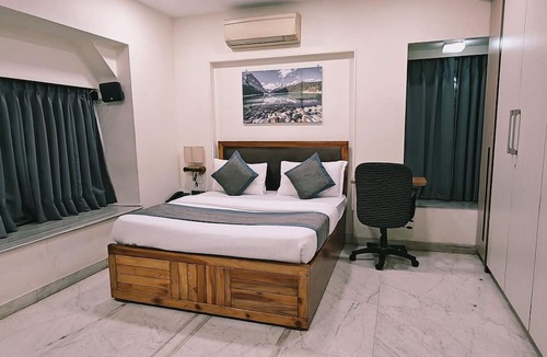 Upper Govind Nagar Hotel | TIM Near NESCO