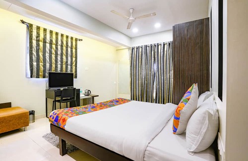 Bandra East Hotel | FabHotel Mumbai Corporate Apartments Bandra