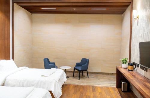Nedumbassery Hotel | 0484 Aero Lounge - Terminal 2, Cochin Airport Hotel