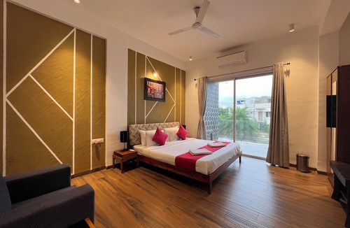 Devghar Villa | Touchwood 4 BHK With Pvt Pool By Stellar Stays