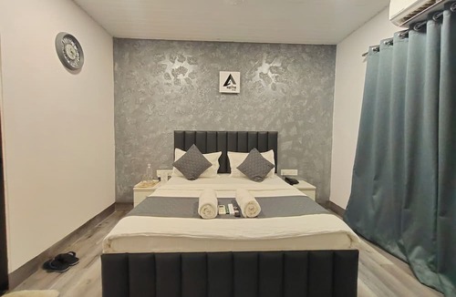 Kandivali East Hotel | Astha Kandivali Service Apt