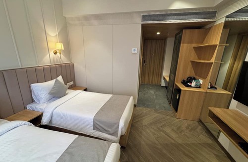 Malad West Hotel | HOTEL MUMBAI HOUSE MINDSPACE MALAD