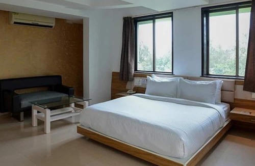 Kadachiwadi Hotel | FabHotel Prime Rester Select Chakan