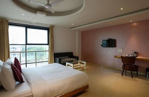 Kadachiwadi Hotel | FabHotel Prime Rester Select Chakan