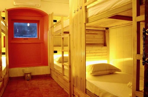Pali Hill Hostel | GoSolo Stays