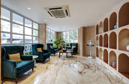 Mundhwa Hotel | Super OYO Townhouse OAK Red Velvet