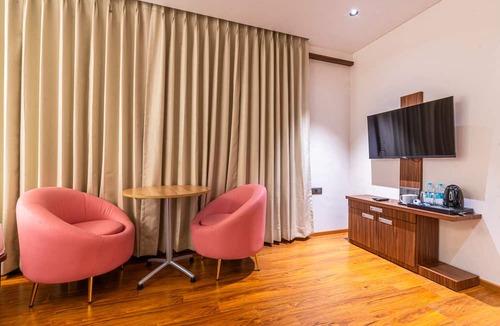 Thane West Hotel | Treebo Premium Heritage Grand, Thane