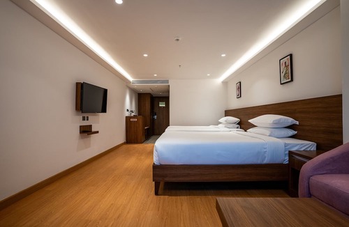 East Nada Hotel | Rae by Tamara Guruvayur - Formerly Lilac Guruvayur