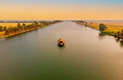Andhakaranazhy Boat Rental | Spice Coast Cruises CGH Earth-Houseboat