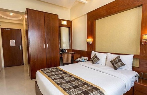 Khar Hotel | Fabhotel Poco Loco