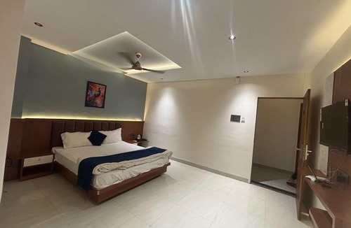 Kadachiwadi House | Deluxe Chakan Corporate New Royal Inn