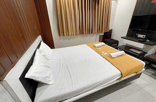 Kandiwali West House | Deluxe Sri Sai Regency