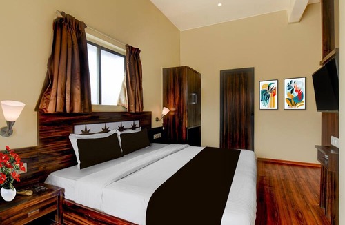 Pune House | Deluxe Popular Hotel