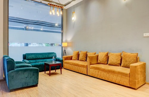 Jogeshwari West House | Super Townhouse Bombay Exhibition Centre
