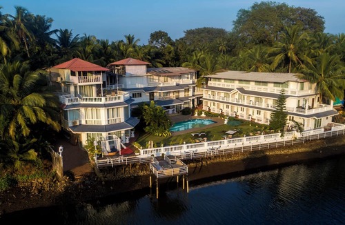 Kudal Hotel | Stone Wood River Front