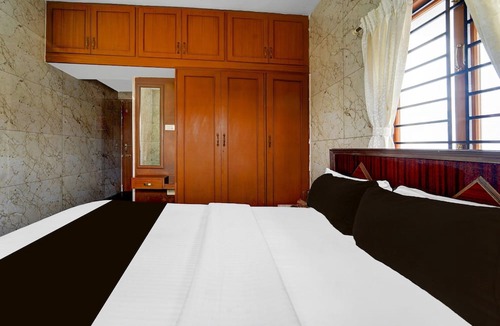 Gandhipuram House | Deluxe Omni Bus Terminal Gandhipuram Apple Grand