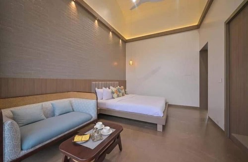 Rao Colony Villa | Luxury 6BHK Pure Veg Canary Farm Villa With Turf