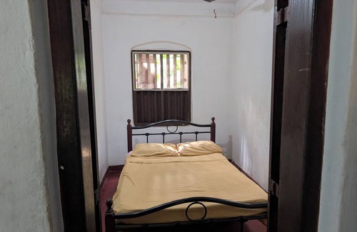 Kozhikode Villa | Budget Kerala Countryside Heritage Villa near Waterfall