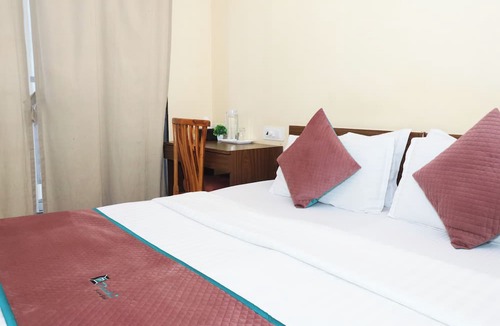 Vile Parle East Apartment | Pinakii Comfort Stay, Vile Parle - Near Airport