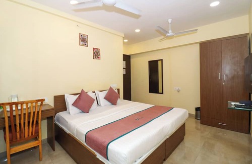 Vile Parle East Apartment | Pinakii Comfort Stay, Vile Parle - Near Airport