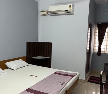 Palani Cabin | Velanview