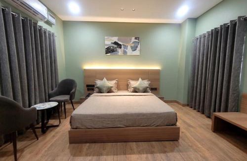 Vile Parle East Hotel | FabHotel Freedom Star