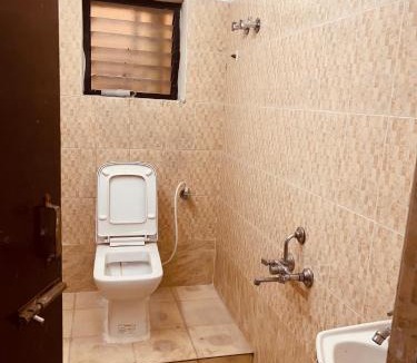 Vandalur Apartment | Comfortable 3BHK apartment near Vandalur zoo