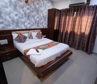 Sakinaka Hotel | Crown Hotel Aadoree - Near Mumbai Airport, BKC Visa Consultant , Jio Convention Centre