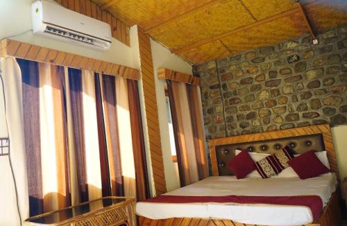 Khattalwada House | wood stone corbett