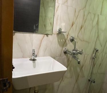 Kismat Nagar Hotel | Hotel Bkc Palace Kurla