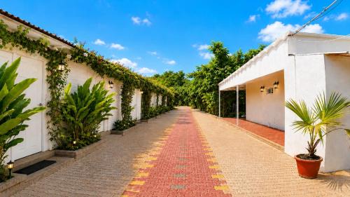 Potheri Hotel | Gardens by Lotels