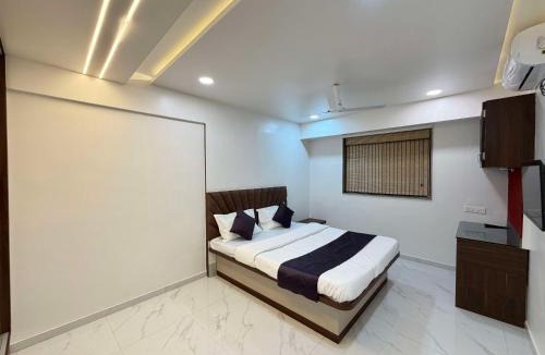 Balewadi Hotel | Hotel Lotus - Near Tech Park, Balewadi