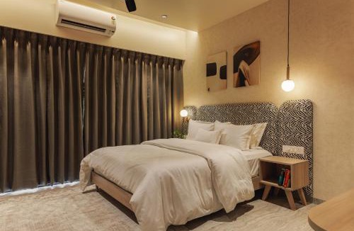 Hadapsar Hotel | Abhibha Suites Waterfront