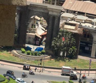 Hiranandani Gardens Apartment | Trendy1BR+smart kitchen +Living room+1.5 toilets