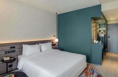 Viman Nagar Hotel | Novotel Pune Viman Nagar Road