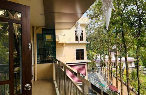 Todupulai Apartment | 3BHK Villa 15 min Thommankuthu Falls Groups