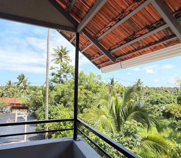 Mathilil House | Lakeside Meadows- Diamond Homestay