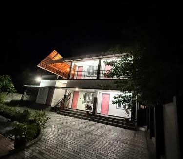Mathilil House | Lakeside Meadows- Diamond Homestay