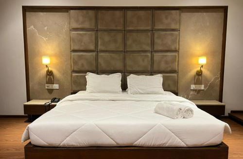 Bardoli Hotel | DK Club & Resort