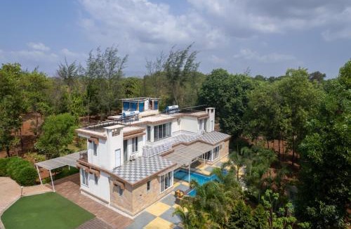 Karjat Villa | SaffronStays Casa De Familia - 6BHK Luxury Pool Villa in Karjat with Lawn, Gazebo & Bathtubs