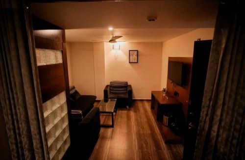 Adoor Hotel | Hotel New Indraprastha