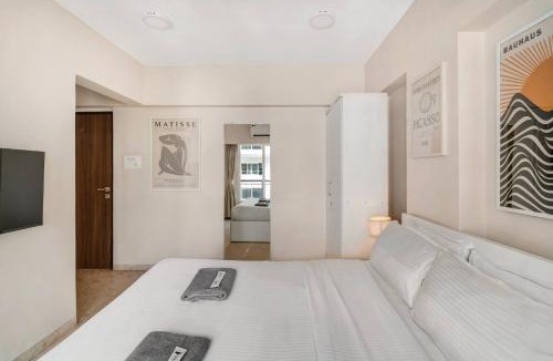 Khar Apartment | Tao C Cozy Private Room in Shared 3BHK
