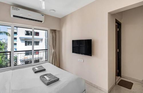Khar Apartment | Tao C Cozy Private Room in Shared 3BHK