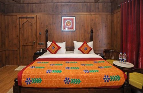 Rajpipla Boat Rental | Ekta Houseboat by CheckIn, Statue of Unity Kevadia