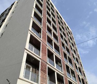 Viman Nagar Apartment | Aerovista Suites - Neon Homeotel- 1 kms from Airport