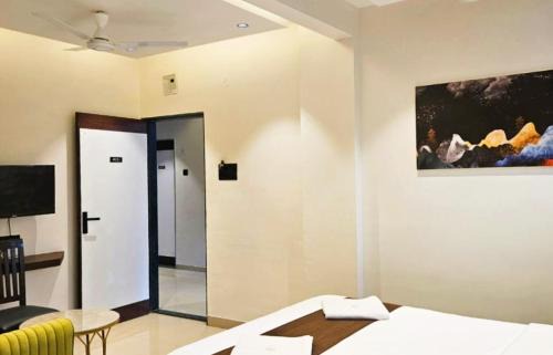 Hadapsar Hotel | The Lotus