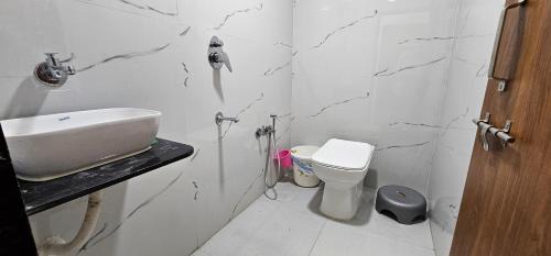 GIDC Hotel | Hotel Empire