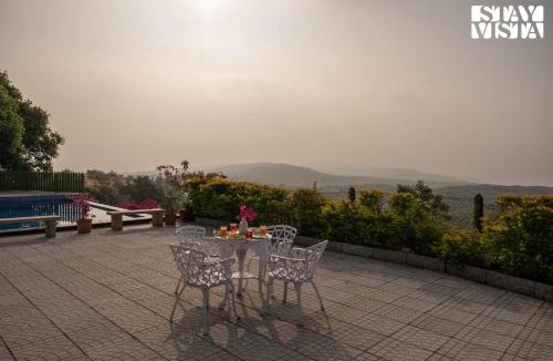 Mahabaleshwar Villa | StayVista at The Treetops with Infinity Pool, BBQ